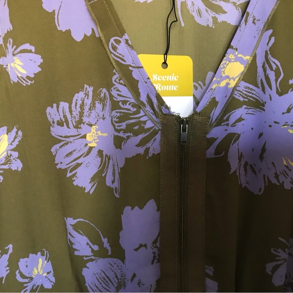 Cabi Celebrity Top - Picture 2 of 6